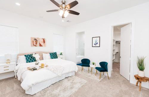 Beautifully Decorated, Modern Downtown Houston Home - Photo 16