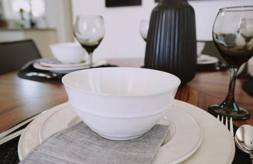 The White House, A Unique ABQ Stay in Central Location near Uptown - Foto 17