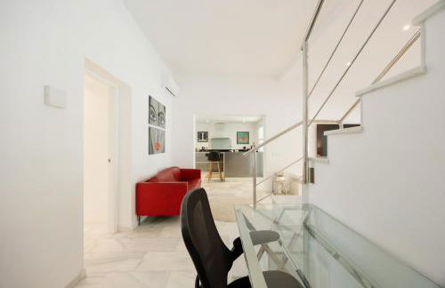 Marbella, Costabella - Beachfront Villa with Heated Pool - Photo 43