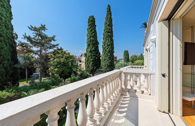 Luxury Lakefront Catullo with pool - Photo 64