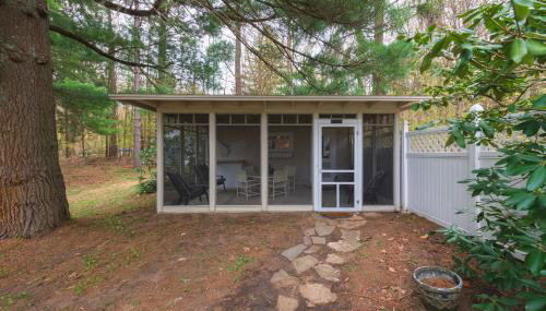 Lakeside Cottage - Right across of Westside County Park with lake access - Foto 3