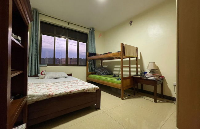 The Mugabi's Spacious Private Room - Foto 8