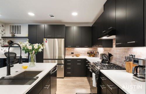 Pool Boxing Gym and Live Music Drinks 2BR 2BA S Austin Condo By Austin Vacay - Foto 27