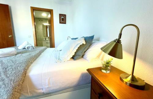 GATU Villa Sol, junto a la playa , piscina, 2 baños, aire cc, terraza, " Preferente mayores de 21 años y familias " - Foto 3