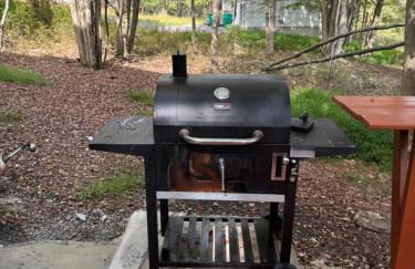 Stunning! Pocono Escape! HotTub Sauna Pool Ski Pet-Friendly Firepit Game Room Fireplace BBQ Lakes Tennis Fishing - Foto 10