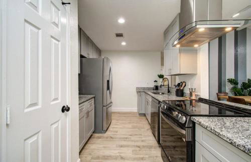 Friendswood Getaway - 5 Bedrooms + Pool + Patio - Foto 12