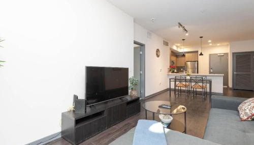 Lovely 3BR Apt With Balcony And Rooftop Pool Plus Views - Foto 5