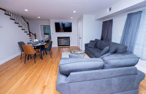 Modern Luxury Home With Fireplace & Game-Room - Foto 30