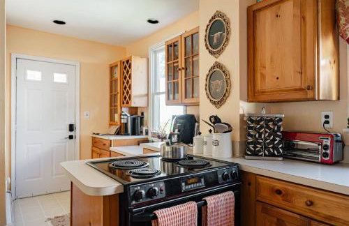 Historic Home near Stony Brook Village & Beach - Foto 65