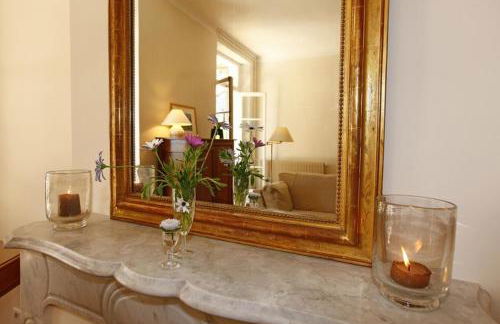 PALMERAIE - Magnifique appartement d'époque avec Vue Mer 4 personnes avec terrasse Le Port Nice - Photo 20