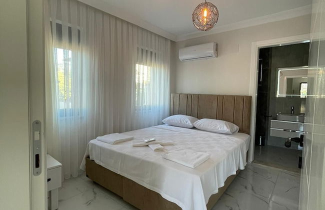 Inviting 4-bed Villa Lina With lux Pool - Photo 4