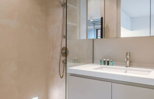 Modern Apartment With Terraces and Parking - Photo 4