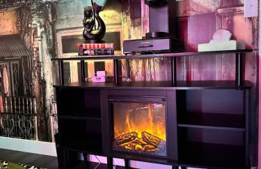 Moody Upscale Downtown Saugatuck Getaway - Foto 8