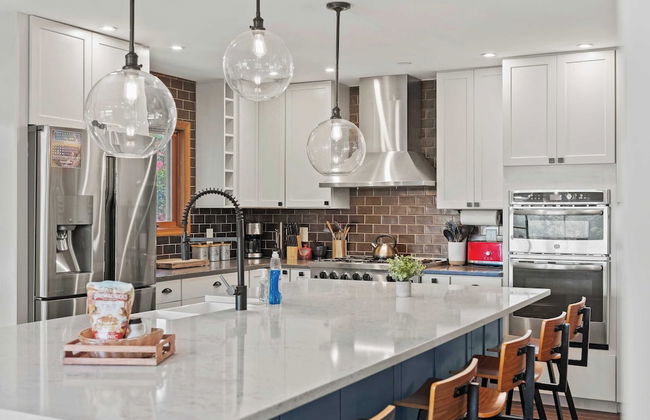 Waterside Haven by Avantstay Lakefront, Hot Tub, Game Room, Fire Pit - Photo 21