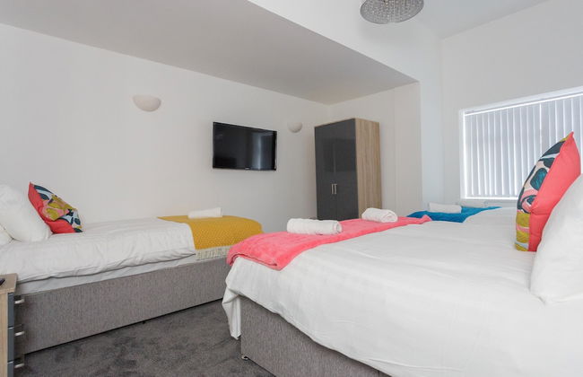 Live in Leeds Greenhill Bungalows - Photo 2