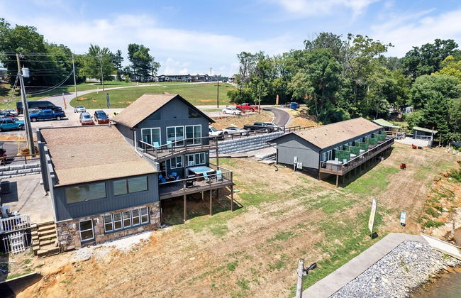 Luxury Lakehouse - Photo 70