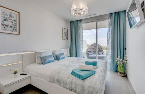 Luxury apartment. Heated Pool. AC. Ocean view! - Foto 9