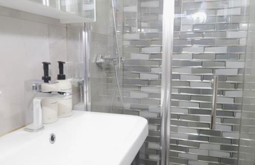 Stylish London Flat with Garden, Close to City - Foto 13