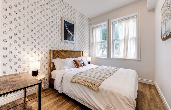 Bohemian Vieux Quebec Two Bedroom - Photo 3