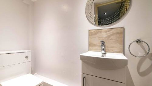 St Johns, Wakefield - Self check in & free parking - Foto 4