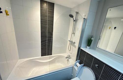 Beach Side APT with Home Cinema - Photo 12