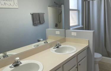 3 Bedroom Villa with Poolside Cinema and Games Room Close to theme Parks sleeps 6 - Photo 16