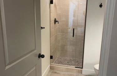 Main Street Farmhouse City Retreat by Hollyhock - Foto 28