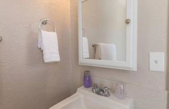 Renovated 2 bed 2 bath Near Arena and Downtown - Foto 22