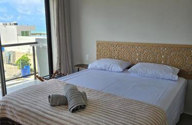 Quase beira mar, casa muito nova com 5 suítes, vista mar, piscina grande, cozinha completa, 4 vagas e perto de mercado, restaurantes e bares - CLIQUE E VEJA AS FOTOS - Foto 15