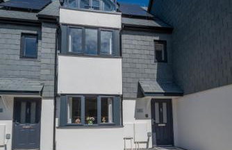 Beautiful 3 Bed Townhouse with Parking, close to Sea Front - Photo 29