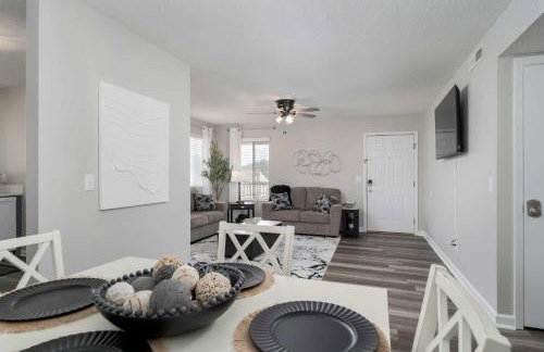 Grand Lakes Condo - Renovated 2BR-1 5BA Condo - Near UA - Foto 8