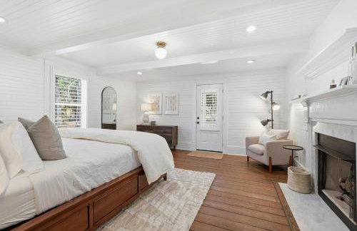 Relax in an upscale, renovated gem - Foto 22