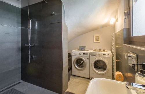 Malerische Villa mit Privatpool, mediterranem Garten, Outdoor-Kueche, Waschmaschine, Trockner - Photo 23