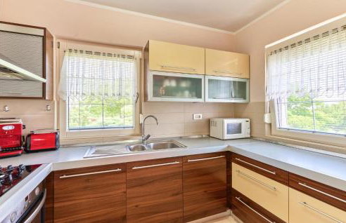 Amazing Home In Krizevci - Photo 37