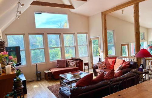 Creekside Craftsman Cabin with Jacuzzi - Alpine Splendor 6 Mins to downtown - Photo 4