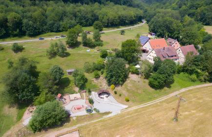 Hof in L i e b e s d o r f - Foto 2