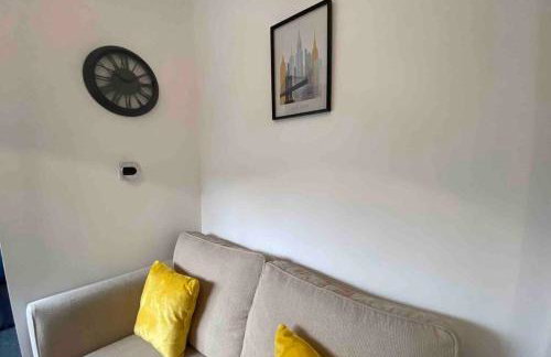 Cozy Self-Contained Suite with Own Entrance - Foto 18