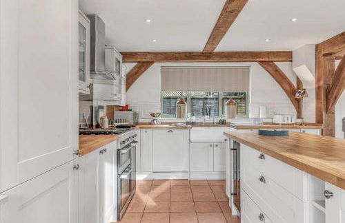 Hiron's Piece and Honeysuckle Cottage - with Hot Tub - Photo 13