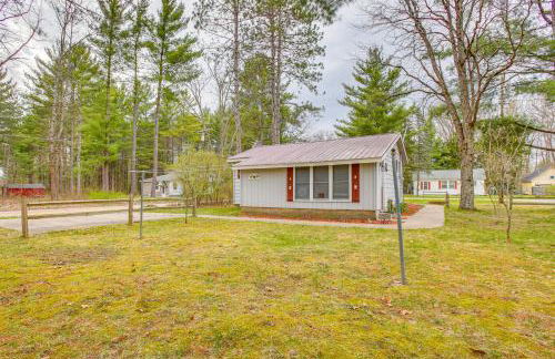 Cozy Wellston Cabin - Walk to Crystal Lake! - Foto 21