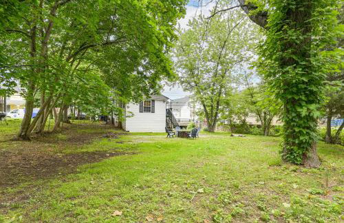 Walk to Town and River Charming Home in North East! - Foto 29