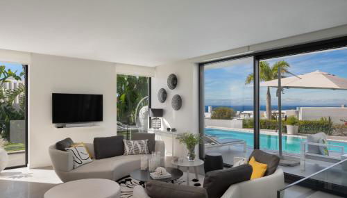 4-Bedroom Modern Villa with Sea View - Photo 4