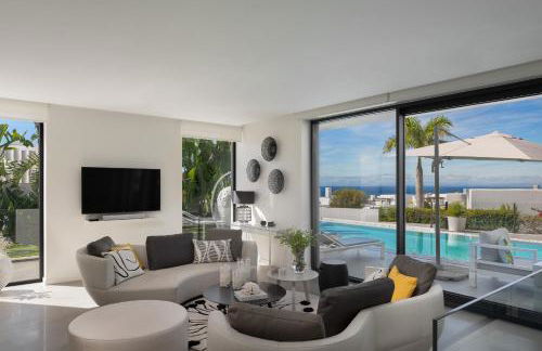 4-Bedroom Modern Villa with Sea View - Photo 4
