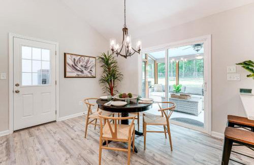 about 1 Mi to Dtwn Alpharetta Home with Screened Porch! - Foto 7