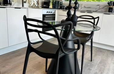 Luxurious Glass House with Private Hot tub - Photo 8