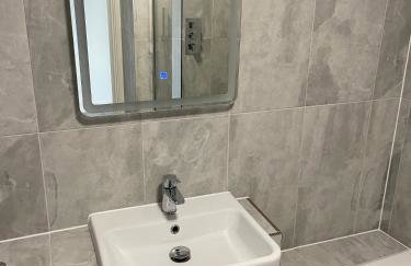 7 Royal Oak Brentwood - 2 Bed - Free Secure Parking - Contractor Stays - Long Stays - Foto 8