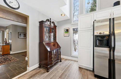 Chalet Across from Holiday Valley Walk to Lifts - Foto 11