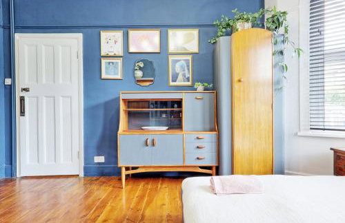 Beautiful 5 bed house, relaxing garden and driveway parking 10 min to the beach - Foto 28