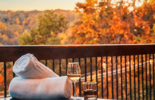 Splashtacular: Indoor Pool~Gorgeous Views~HotTub~GameRoom~Resort - Photo 8