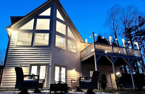 Waterfront Retreat with Spectacular Interior, Jacuzzi and Game Room in NC - Foto 74