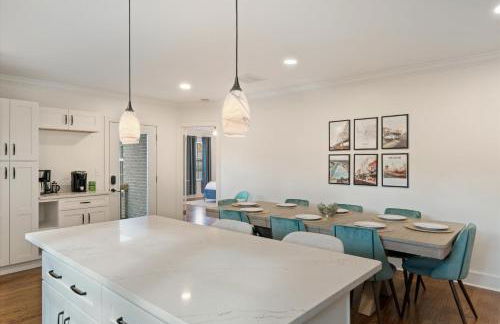 Hot Tub & Pool Table Mins to Beale Renovated - Foto 15